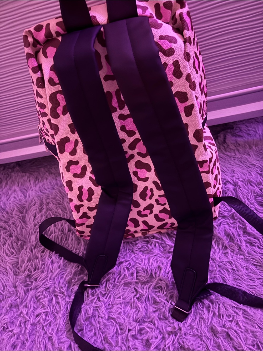 Hello Kitty Pink Leopard Print Backpack - Picture 2 of 3